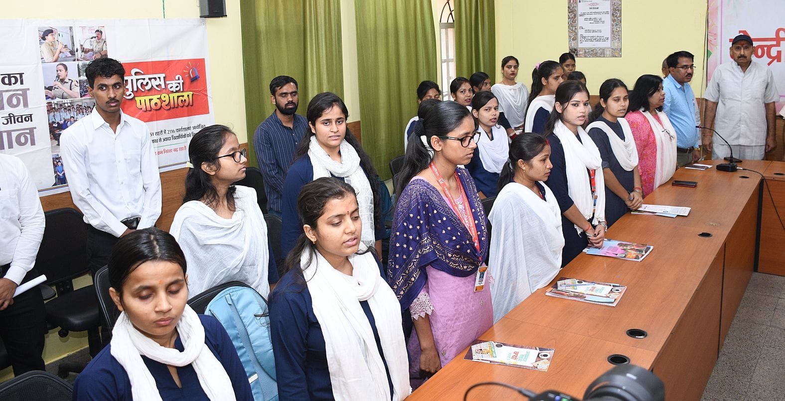 केंद्रीय संस्कृत विवि में सोमवार को पुलिस की पाठशाला लगी।