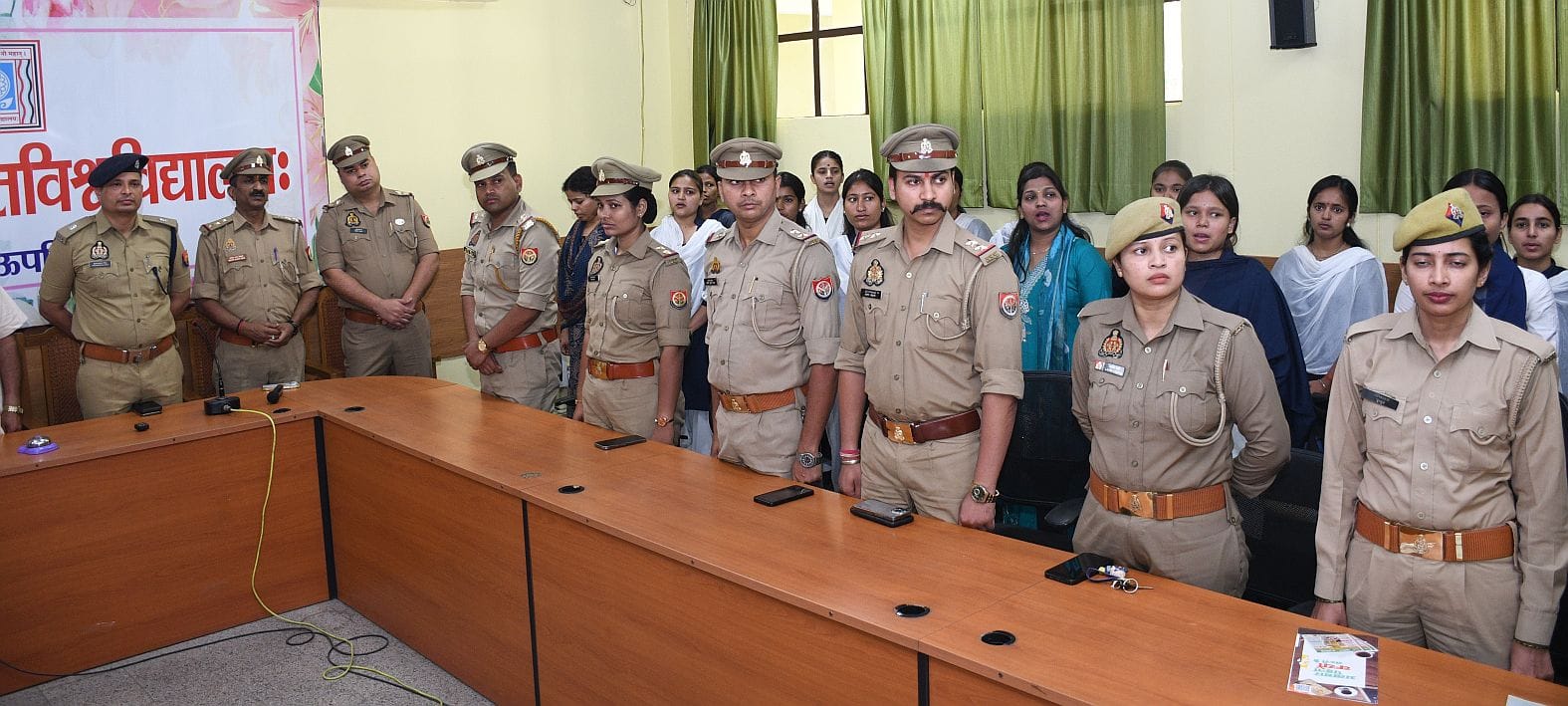 केंद्रीय संस्कृत विवि में सोमवार को पुलिस की पाठशाला लगी।