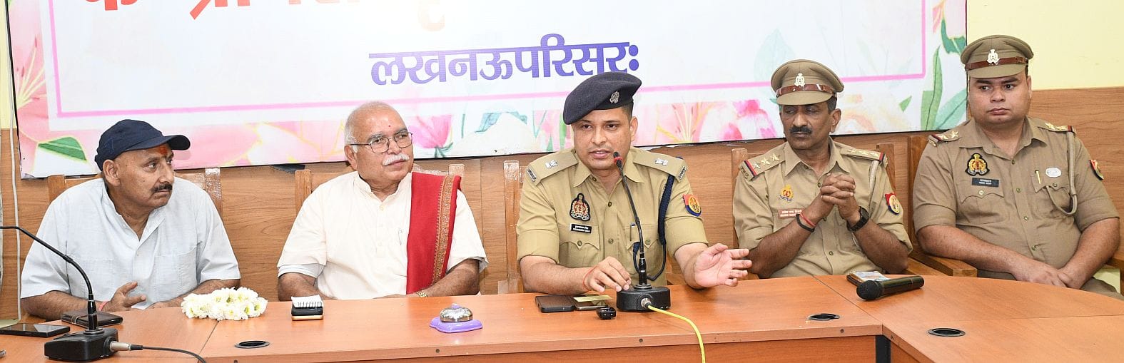 केंद्रीय संस्कृत विवि में सोमवार को पुलिस की पाठशाला लगी।