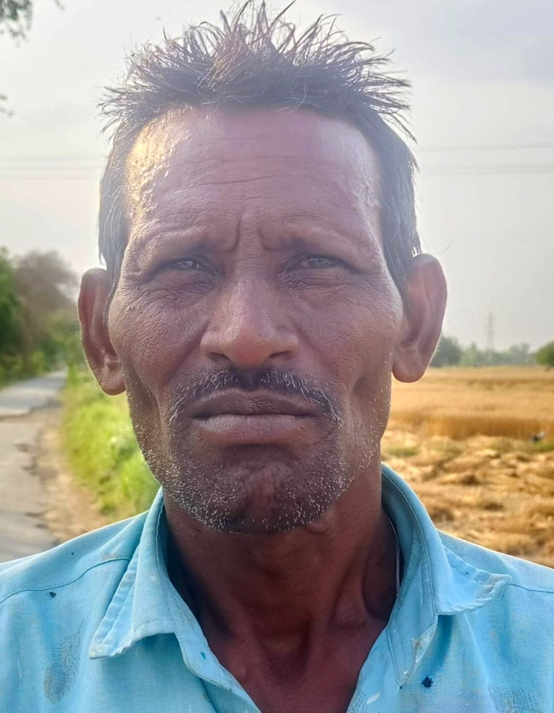 ओसा से बाजापुर मार्ग पर नहर कि पटरी बदहाल।  संवाद