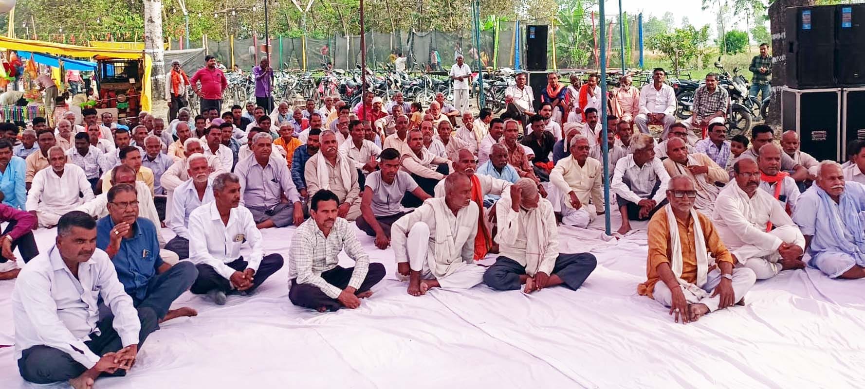 श्री हरिकथा सुनातीं साध्वी सुरजीता कुमारी एवं साध्वी सुर्वा भारती। स्रोत: आयोजक श्री हरिकथा सुनातीं साध्वी सुरजीता कुमारी एवं साध्वी सुर्वा भारती। स्रोत: आयोजक