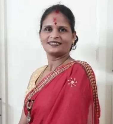 विकास भवन में आंगनबाड़ी वर्कर को स्मार्ट फोन देते विधायक। स्रोत : सूचना विभाग विकास भवन में आंगनबाड़ी वर्कर को स्मार्ट फोन देते विधायक। स्रोत : सूचना विभाग