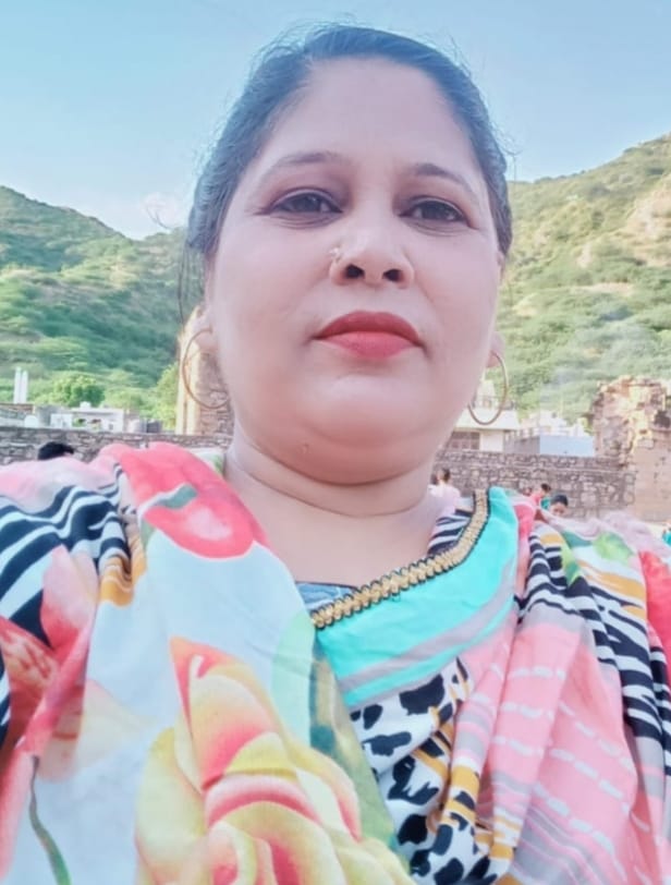 विकास भवन में आंगनबाड़ी वर्कर को स्मार्ट फोन देते विधायक। स्रोत : सूचना विभाग विकास भवन में आंगनबाड़ी वर्कर को स्मार्ट फोन देते विधायक। स्रोत : सूचना विभाग