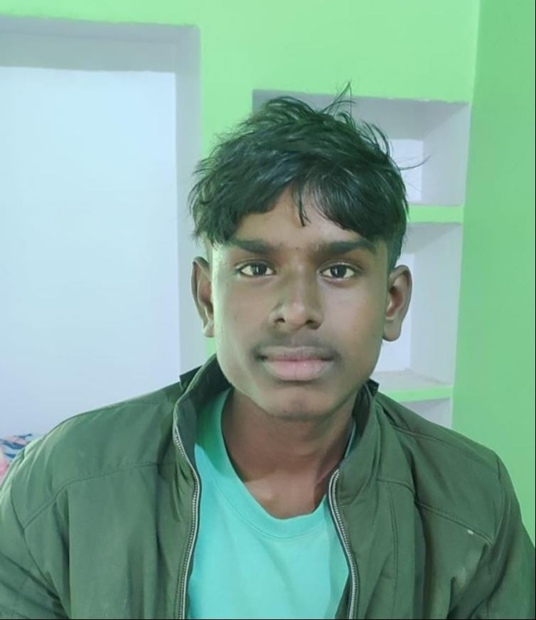अहरौरा रोशनहर के पास ट्रेलर से कुचलकर मृतक अभिषेक उर्फ अभि । स्रोत- परिजन