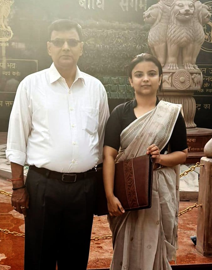 पीसीएस परीक्षा परिणाम में नायब तहसीलदार बने लपराना गांव के विवेक खैवाल । परिजन