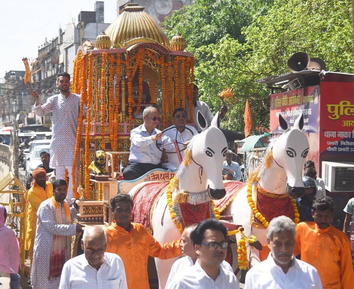 धूमधाम से मनी महावीर जयंती