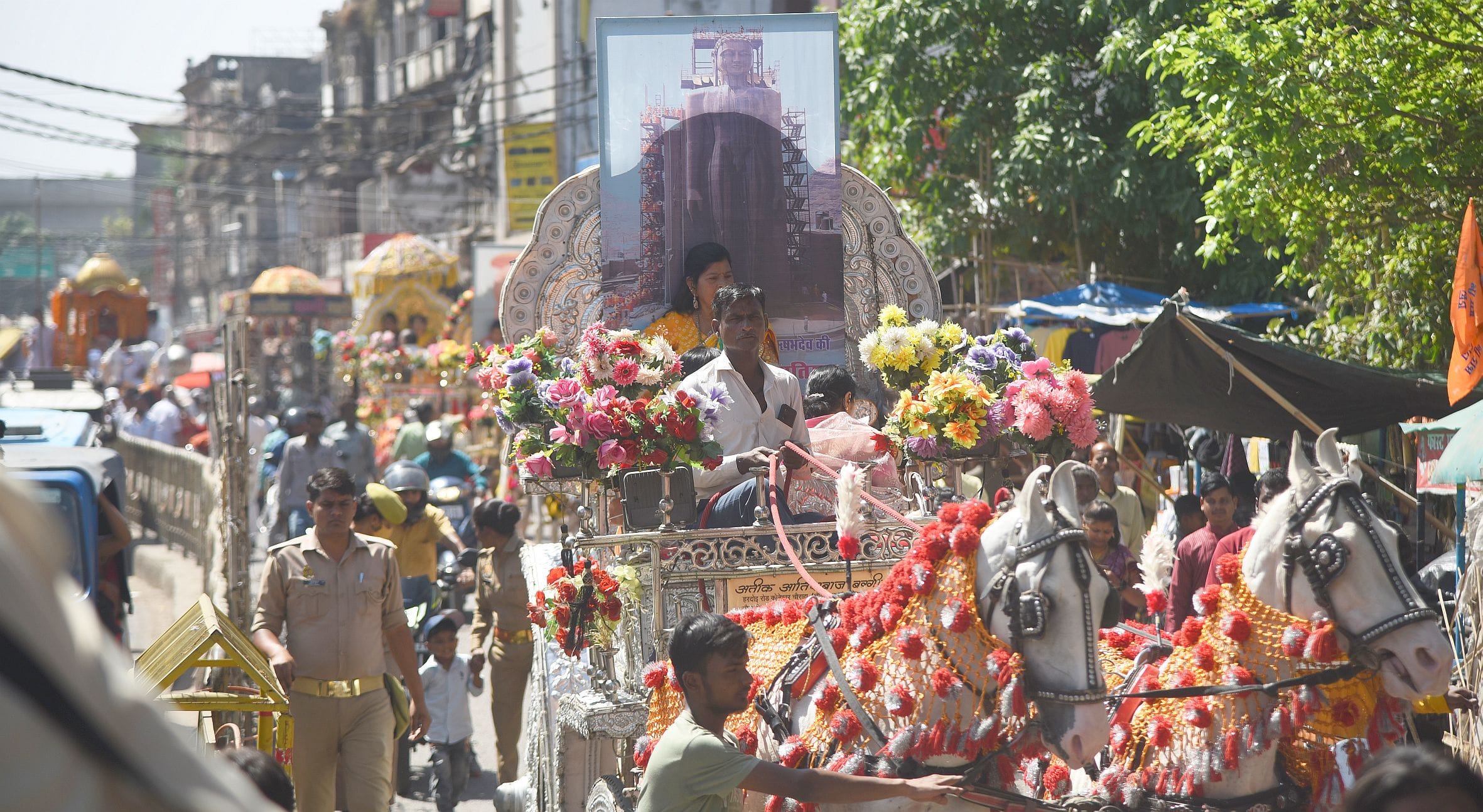 धूमधाम से मनी महावीर जयंती