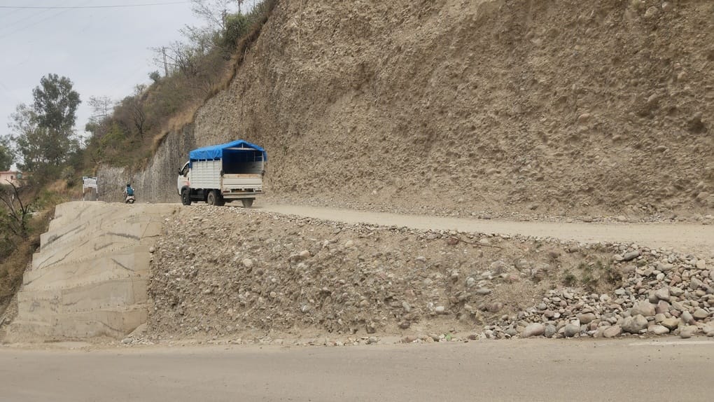 उहल-कक्कड़ संपर्क मार्ग की खस्ताहाल। संवाद