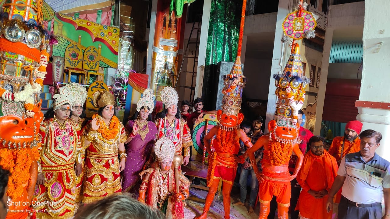 29 हनुमान जी की वेशभूषा में प्रकाश स्वयं 29 हनुमान जी की वेशभूषा में प्रकाश स्वयं