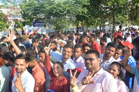इकाना स्टेडियम में आयोजित आईपीएल में लखनऊ सुपरजायंट्स व दिल्ली कैपिटल्स के बीच मैच देखने आए दर् इकाना स्टेडियम में आयोजित आईपीएल में लखनऊ सुपरजायंट्स व दिल्ली कैपिटल्स के बीच मैच देखने आए दर्