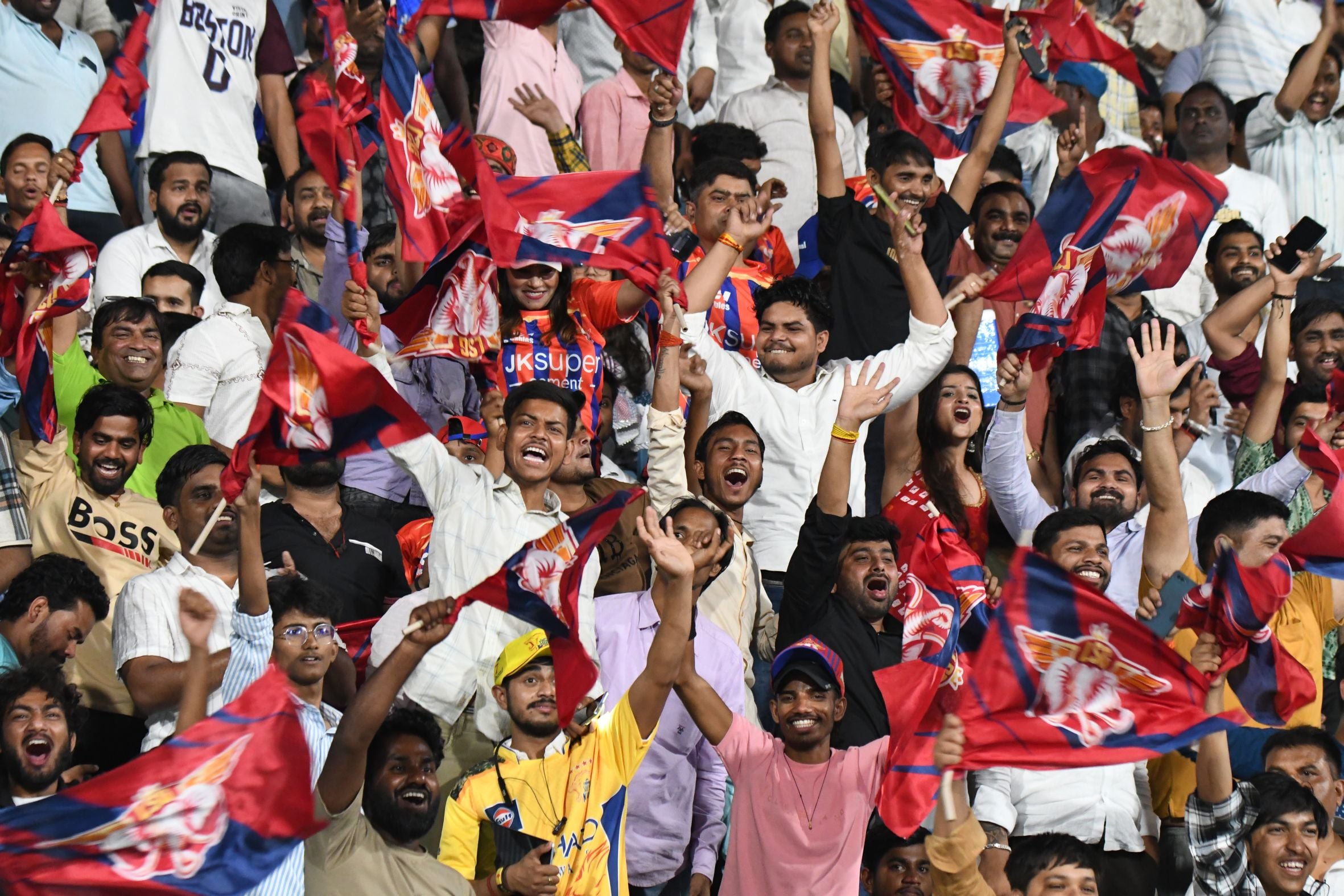 इकाना स्टेडियम में आयोजित आईपीएल में लखनऊ सुपरजायंट्स व दिल्ली कैपिटल्स के बीच मैच देखने आए दर् इकाना स्टेडियम में आयोजित आईपीएल में लखनऊ सुपरजायंट्स व दिल्ली कैपिटल्स के बीच मैच देखने आए दर्