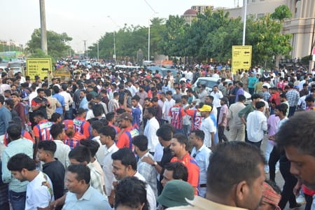 इकाना स्टेडियम में आयोजित आईपीएल में लखनऊ सुपरजायंट्स व दिल्ली कैपिटल्स के बीच मैच देखने आए दर् इकाना स्टेडियम में आयोजित आईपीएल में लखनऊ सुपरजायंट्स व दिल्ली कैपिटल्स के बीच मैच देखने आए दर्