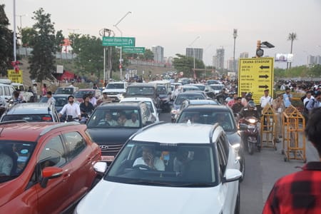 इकाना स्टेडियम में आयोजित आईपीएल में लखनऊ सुपरजायंट्स व दिल्ली कैपिटल्स के बीच मैच देखने आए दर् इकाना स्टेडियम में आयोजित आईपीएल में लखनऊ सुपरजायंट्स व दिल्ली कैपिटल्स के बीच मैच देखने आए दर्