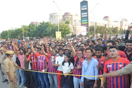 इकाना स्टेडियम में आयोजित आईपीएल में लखनऊ सुपरजायंट्स व दिल्ली कैपिटल्स के बीच मैच देखने आए दर् इकाना स्टेडियम में आयोजित आईपीएल में लखनऊ सुपरजायंट्स व दिल्ली कैपिटल्स के बीच मैच देखने आए दर्