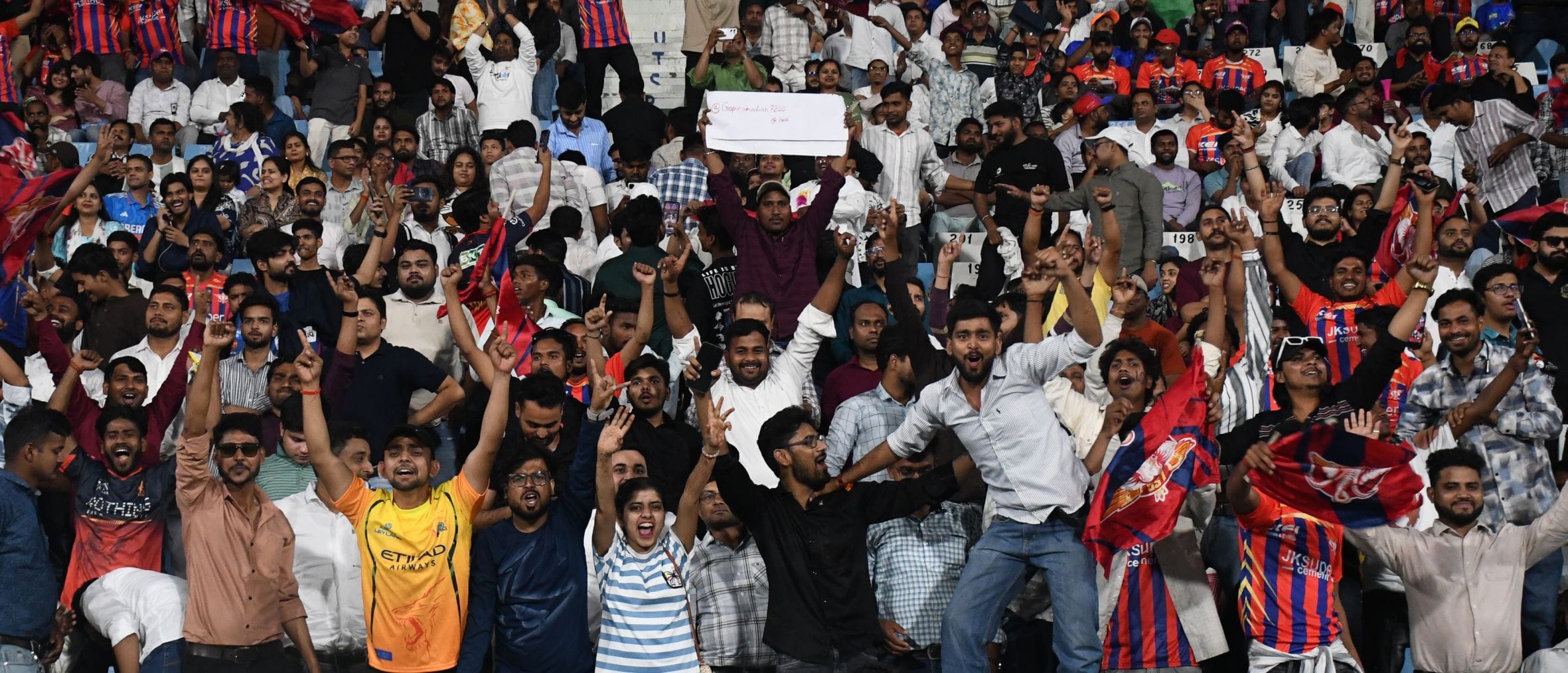 इकाना स्टेडियम में आयोजित आईपीएल में लखनऊ सुपरजायंट्स व दिल्ली कैपिटल्स के बीच मैच देखने आए दर् इकाना स्टेडियम में आयोजित आईपीएल में लखनऊ सुपरजायंट्स व दिल्ली कैपिटल्स के बीच मैच देखने आए दर्