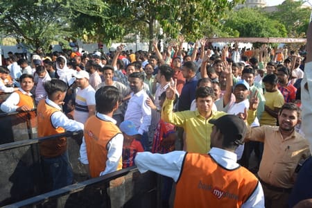 इकाना स्टेडियम में आयोजित आईपीएल में लखनऊ सुपरजायंट्स व दिल्ली कैपिटल्स के बीच मैच देखने आए दर् इकाना स्टेडियम में आयोजित आईपीएल में लखनऊ सुपरजायंट्स व दिल्ली कैपिटल्स के बीच मैच देखने आए दर्