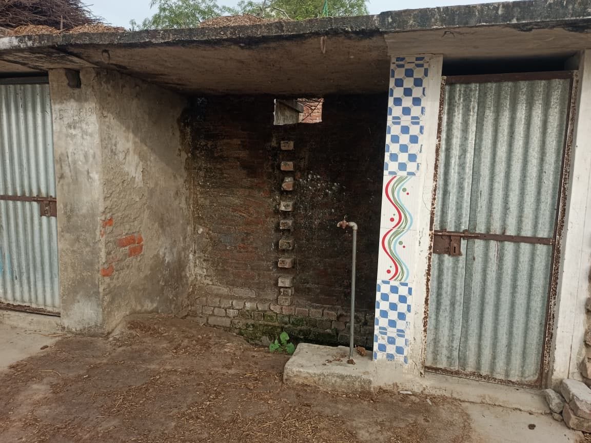 इकौना तहसील क्षेत्र की ग्राम पंचायत लखाही में ठप पड़ी टंकी और उगी घास। इकौना तहसील क्षेत्र की ग्राम पंचायत लखाही में ठप पड़ी टंकी और उगी घास।