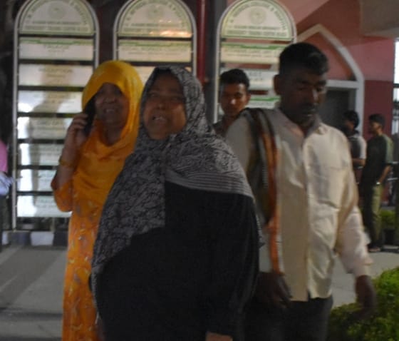 जेएन मेडिकल कॉलेज की इमरजेंसी में हड़ताल के बाद सेवा ठप हो गई।  संवाद