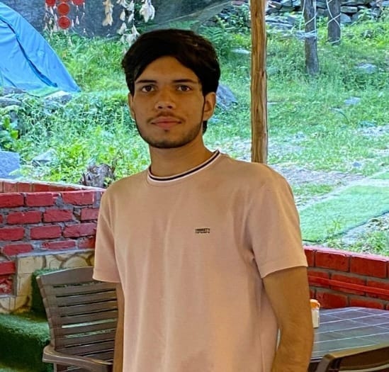 कुरुक्षेत्र। पवन कुमार का शव ले जाते परिजन । संवाद कुरुक्षेत्र। पवन कुमार का शव ले जाते परिजन । संवाद