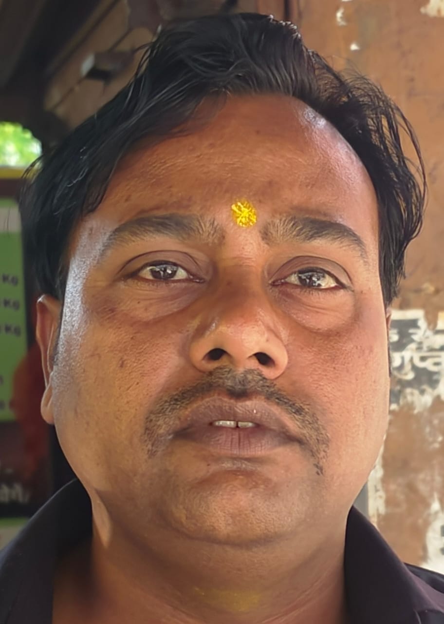 खीरी रोड पर बंद पड़े स्टॉल। संवाद खीरी रोड पर बंद पड़े स्टॉल। संवाद