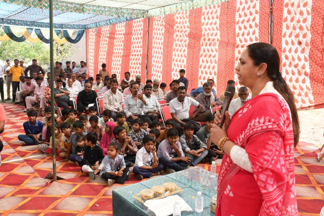 लाडवा। कार्यक्रम को संबोधित करती हरियाणा राज्य बाल कल्याण परिषद की उपाध्यक्षा। विज्ञप्ति लाडवा। कार्यक्रम को संबोधित करती हरियाणा राज्य बाल कल्याण परिषद की उपाध्यक्षा। विज्ञप्ति