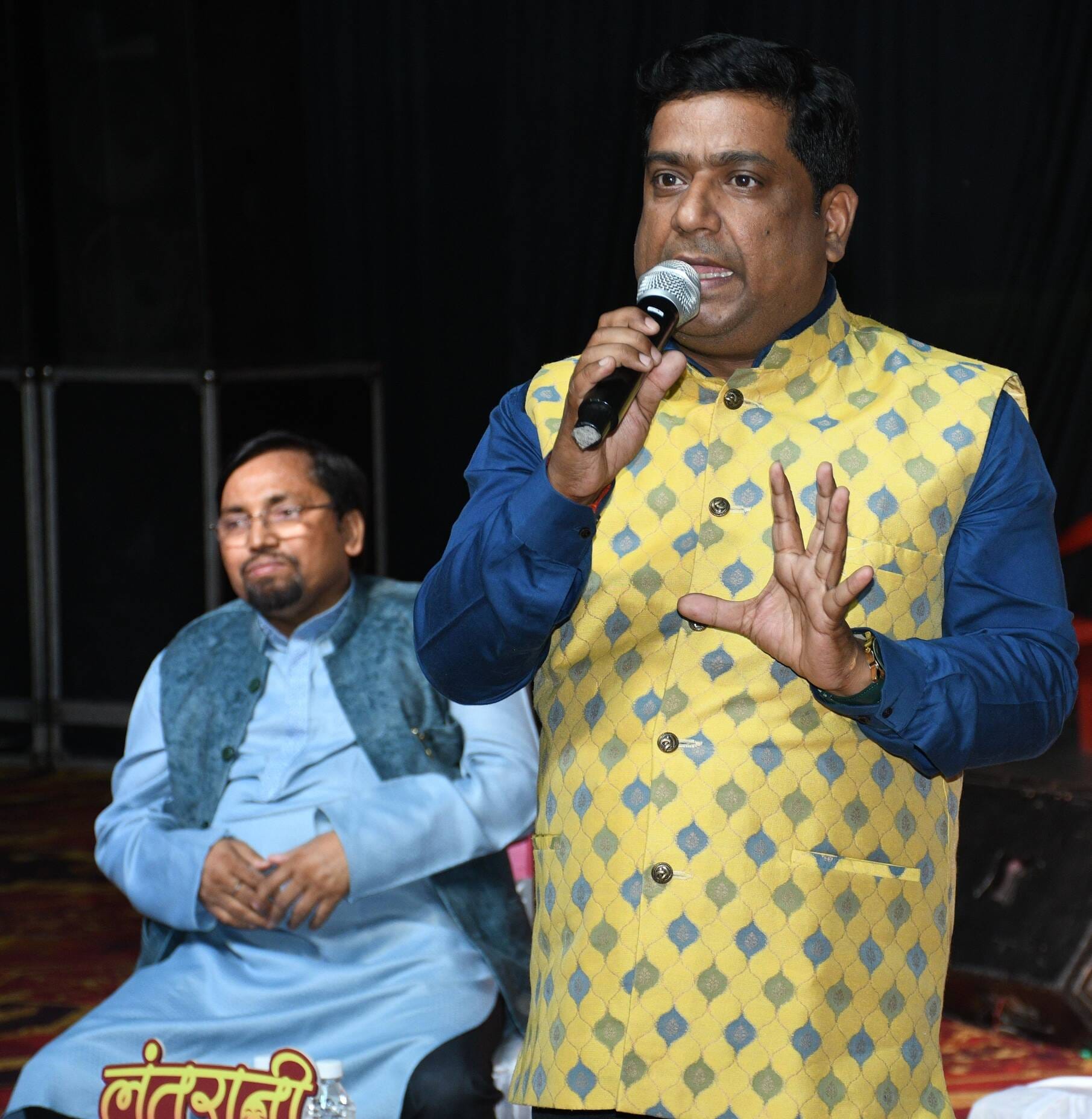 लोहिया पार्क में बुधवार की नौवें लंतरानी हास्य उत्सव का आयोजन हुआ।