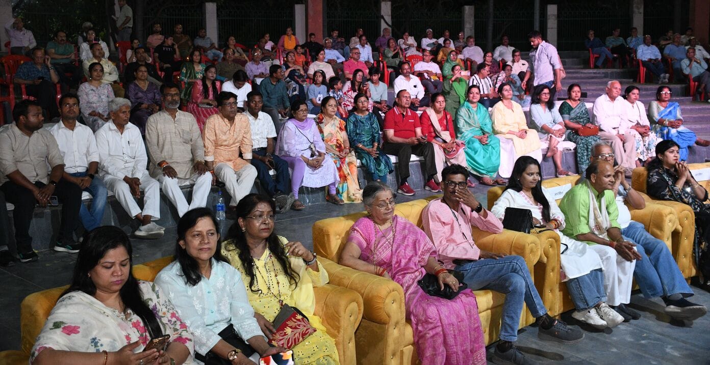 लोहिया पार्क में बुधवार की नौवें लंतरानी हास्य उत्सव का आयोजन हुआ।