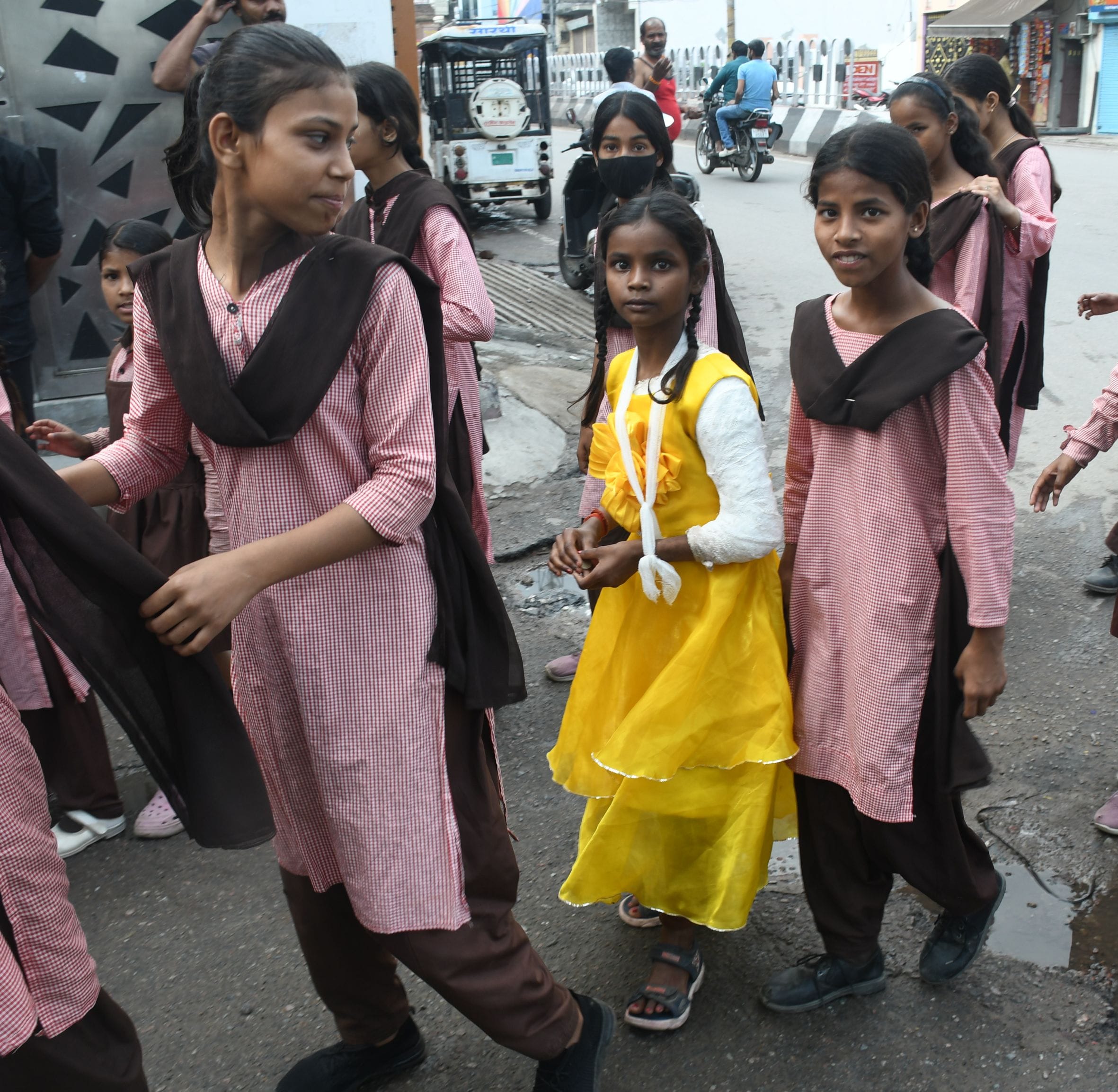 नए सत्र में स्कूल पहुंचे बच्चे। नए सत्र में स्कूल पहुंचे बच्चे।