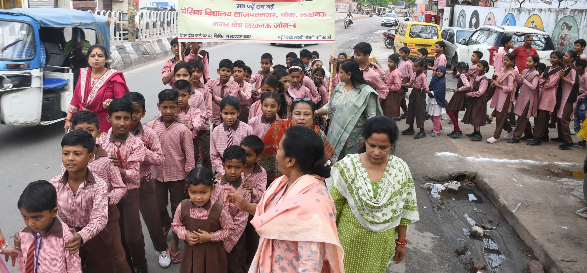 नए सत्र में स्कूल पहुंचे बच्चे। नए सत्र में स्कूल पहुंचे बच्चे।