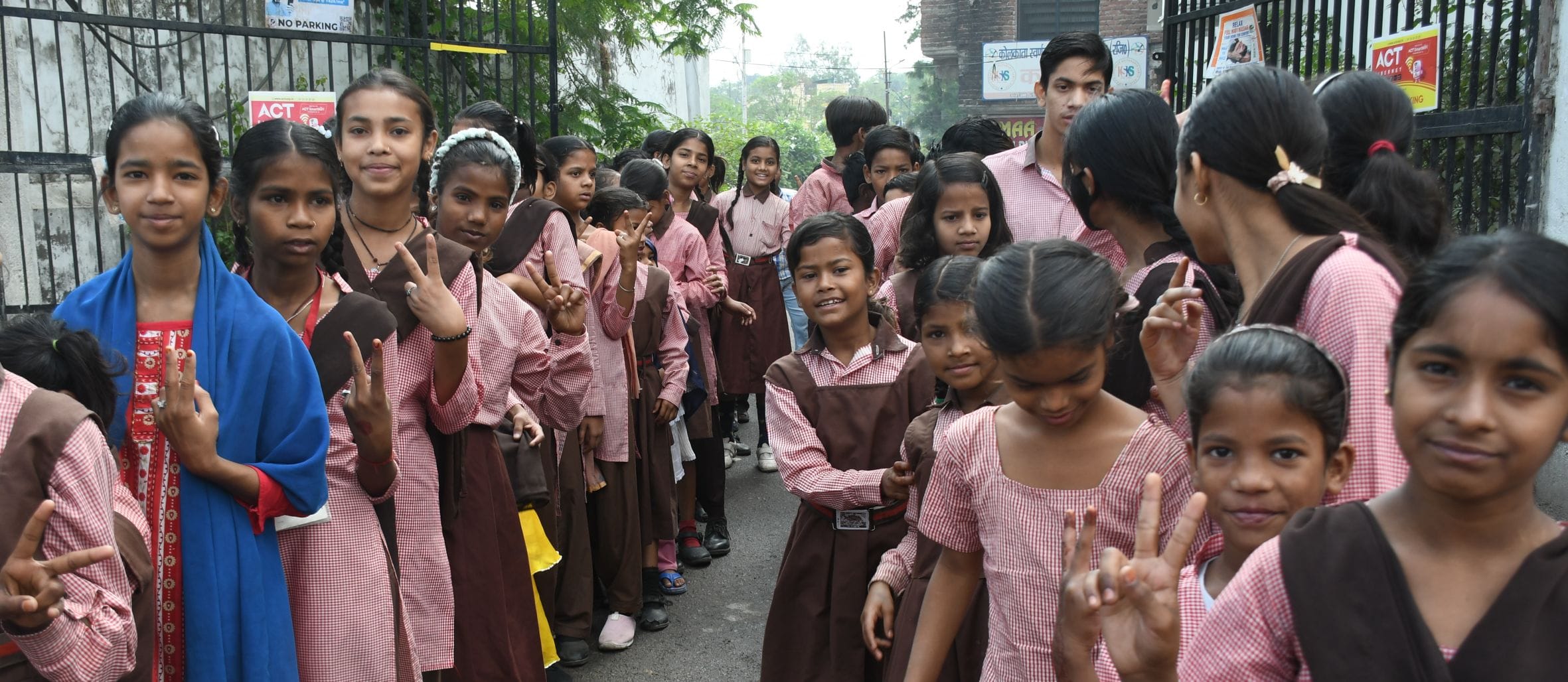 नए सत्र में स्कूल पहुंचे बच्चे। नए सत्र में स्कूल पहुंचे बच्चे।