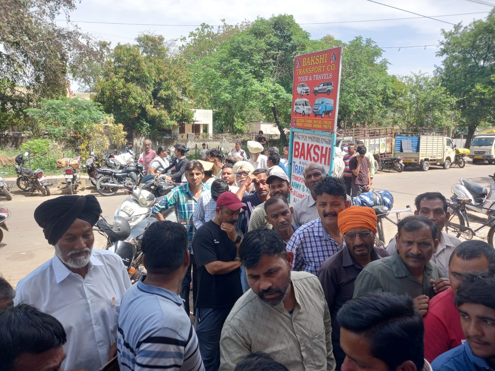 शमेशर सिंह, बिहटा गांव निवासी।