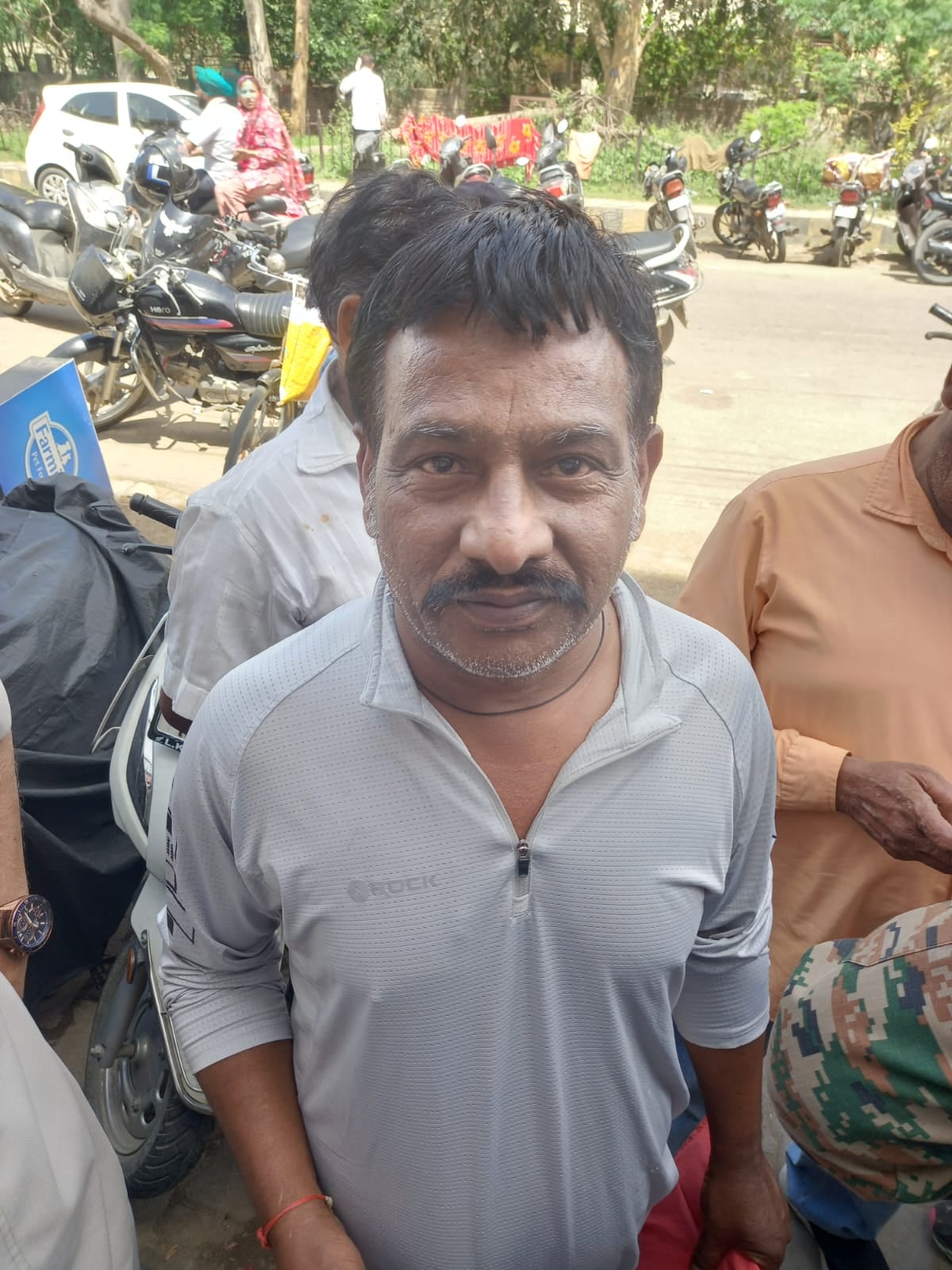 शमेशर सिंह, बिहटा गांव निवासी।