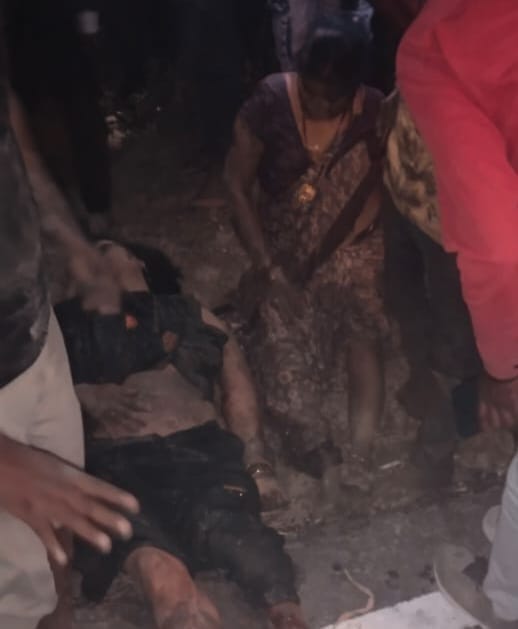 दुर्घटना में घायल श्रद्धालुओ को मेडिकल कॉलेज रेफर ।स्रोत-सोशल मीडिया