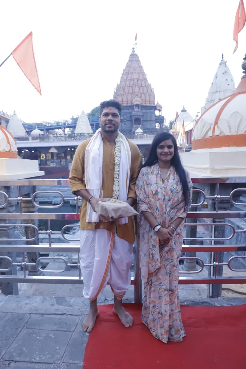 केंद्रीय मंत्री धर्मेंद्र प्रधान क्रिकेटर उमेश यादव ने किए दर्शन केंद्रीय मंत्री धर्मेंद्र प्रधान क्रिकेटर उमेश यादव ने किए दर्शन