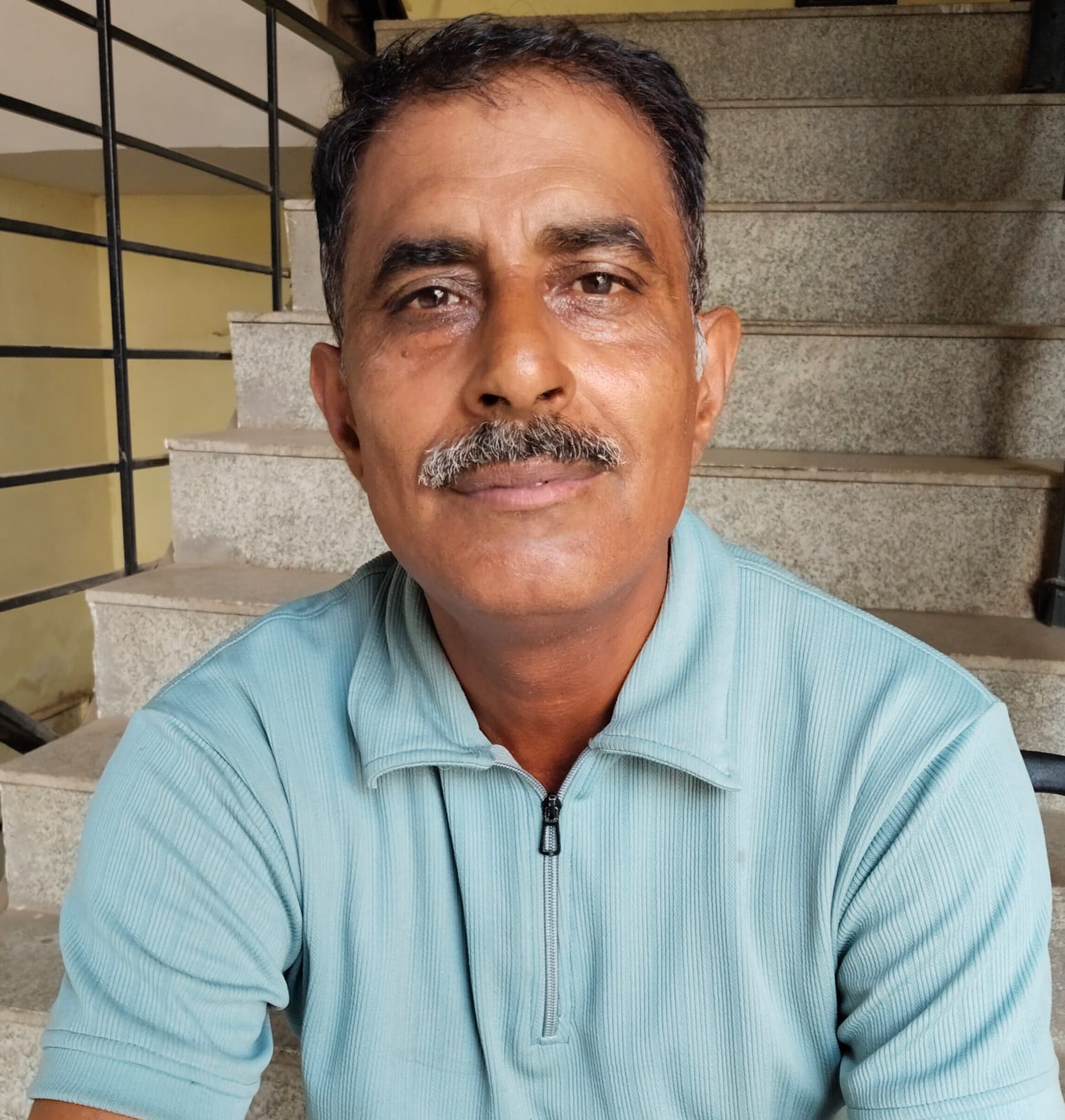 बस अड्डा नादौन में पड़े गड्ढे में जमा हुआ बारिश का पानी । संवाद बस अड्डा नादौन में पड़े गड्ढे में जमा हुआ बारिश का पानी । संवाद