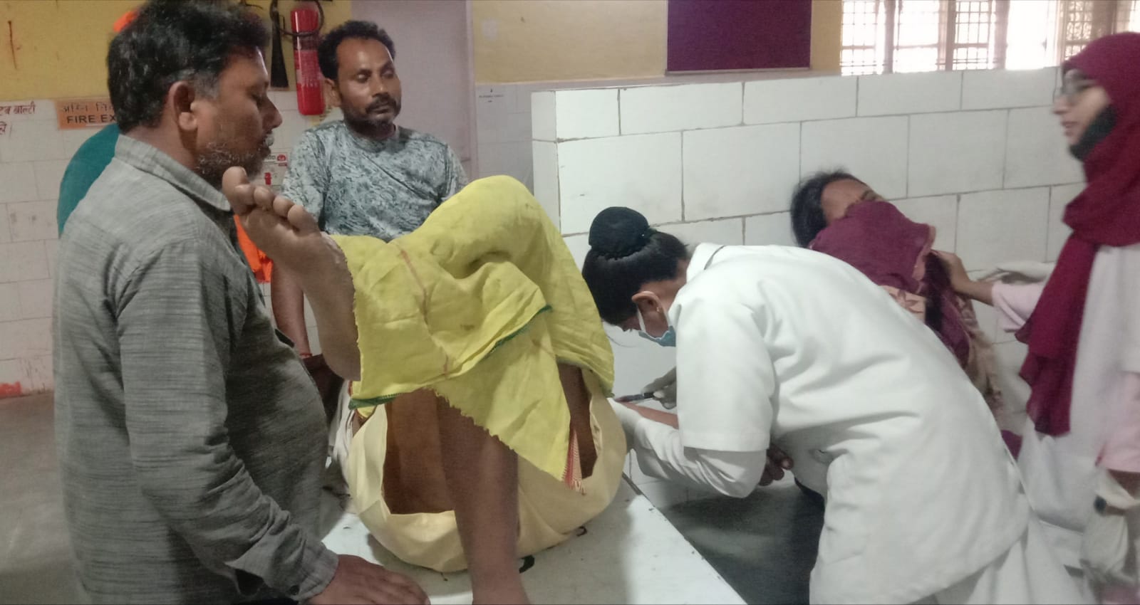 फोटो- 08 ब्लड की जांच के लिए लगी मरीजों की लाइन। संवाद फोटो- 08 ब्लड की जांच के लिए लगी मरीजों की लाइन। संवाद