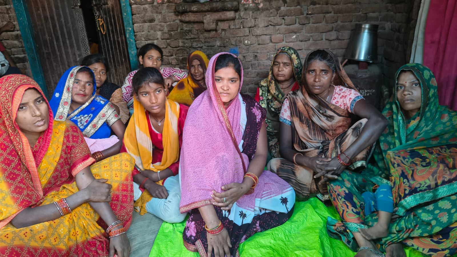 फोटो-15 गांव गुजरपुर पमारान में सूनी पड़ी गली। संवाद फोटो-15 गांव गुजरपुर पमारान में सूनी पड़ी गली। संवाद