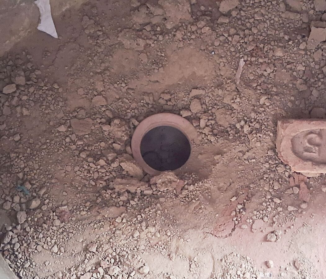 फोटो-29-चोरी के बाद खुला पड़ा बक्सा। संवाद फोटो-29-चोरी के बाद खुला पड़ा बक्सा। संवाद