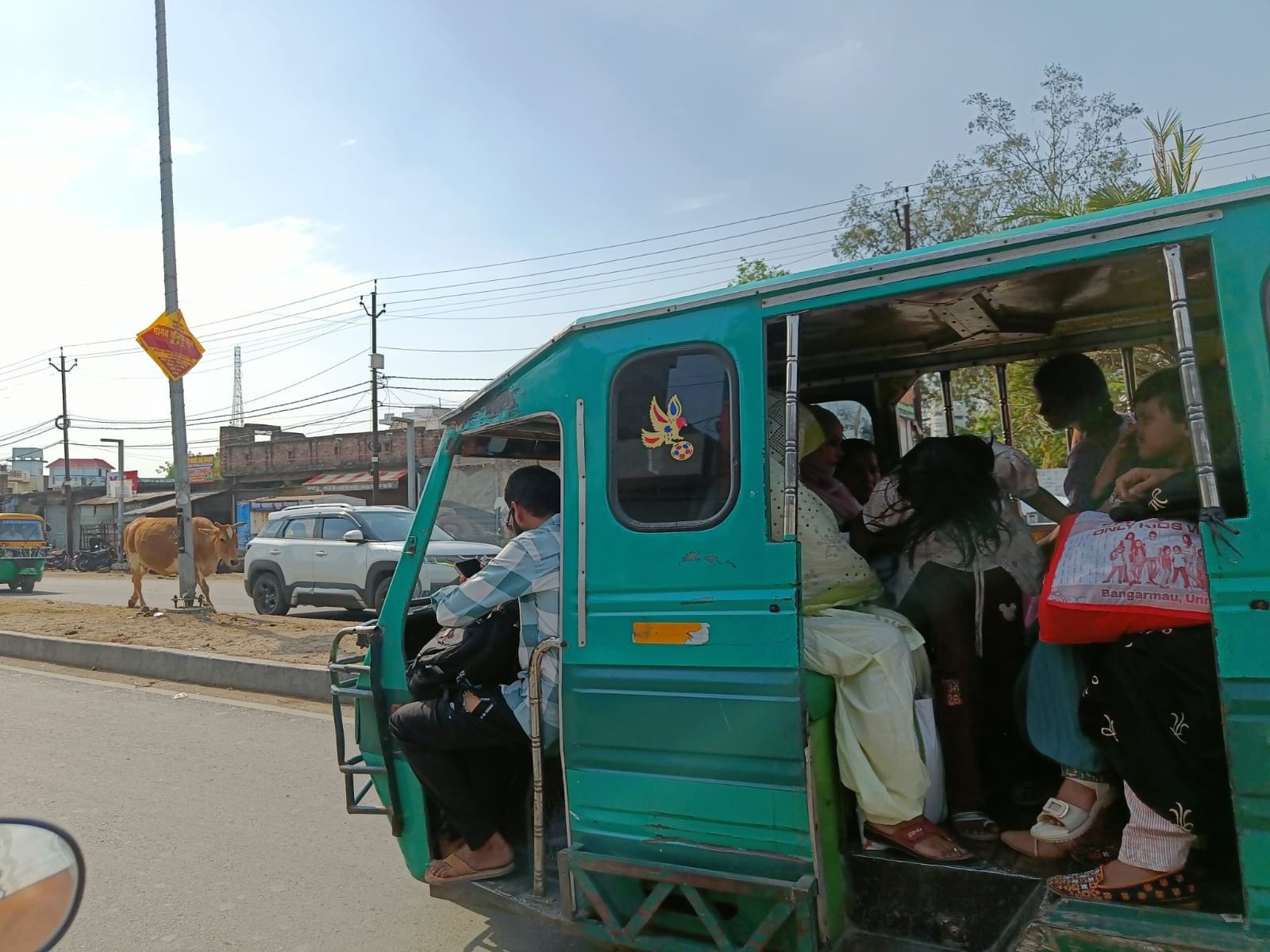 फोटो-47-उन्नाव स्टेशन पर खड़ी बालामऊ पैसेंजर। संवाद