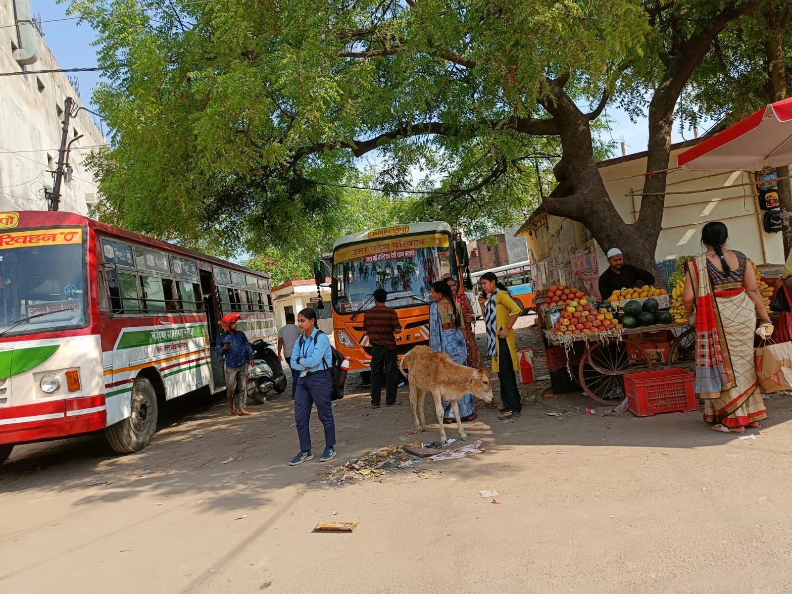 फोटो-47-उन्नाव स्टेशन पर खड़ी बालामऊ पैसेंजर। संवाद