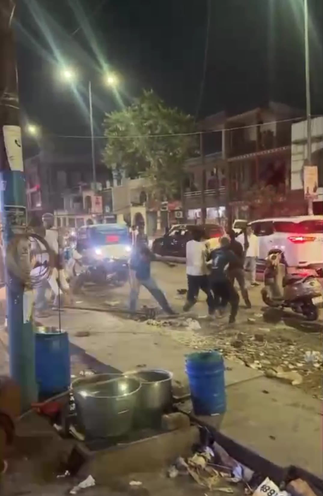 घटना के वायरल वीडियो की फुटेज। घटना के वायरल वीडियो की फुटेज।