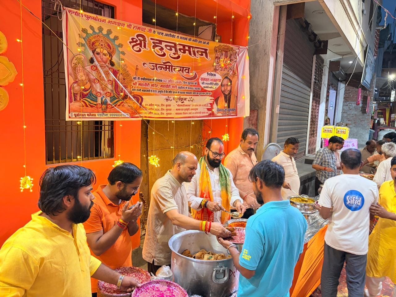 हनुमानगंज जयंती पर खड्डा नगर में निकली शोभा यात्रा में शामिल लोग।स्रोत-सोशल मीडिया हनुमानगंज जयंती पर खड्डा नगर में निकली शोभा यात्रा में शामिल लोग।स्रोत-सोशल मीडिया
