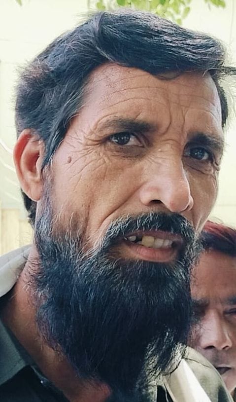 शाहजहांपुर में एसई कार्यालय में धरना देते कांग्रेस के पदाधिकारी। संवाद