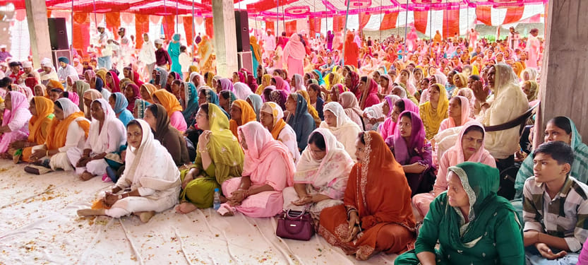 संत फकीरदास महाराज की प्रतिमा का अनावरण करते संत महापुरुष। संवाद