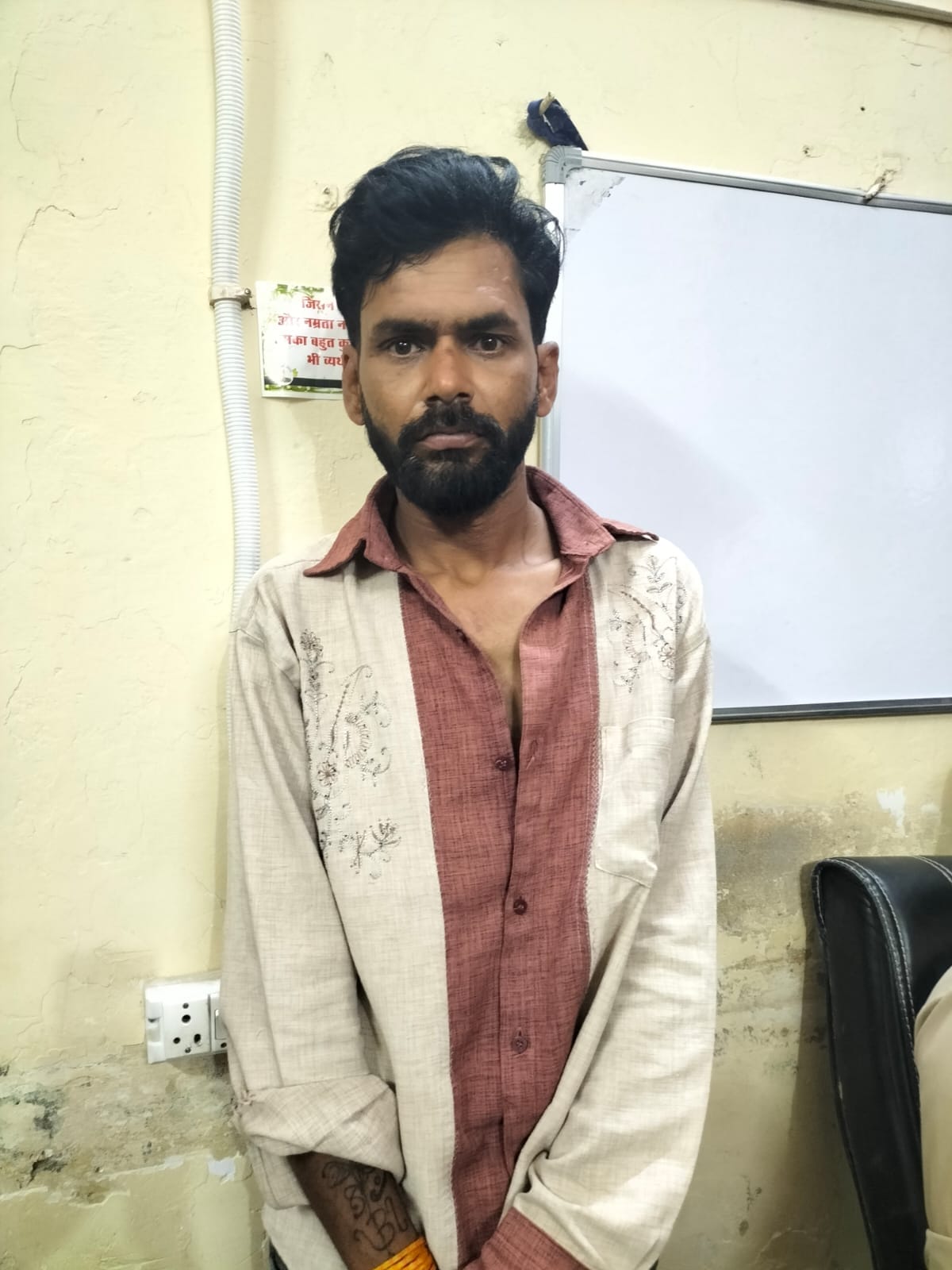 स्टेशन से चोरी बच्चा व गिरफ्तार चोर। संवाद स्टेशन से चोरी बच्चा व गिरफ्तार चोर। संवाद