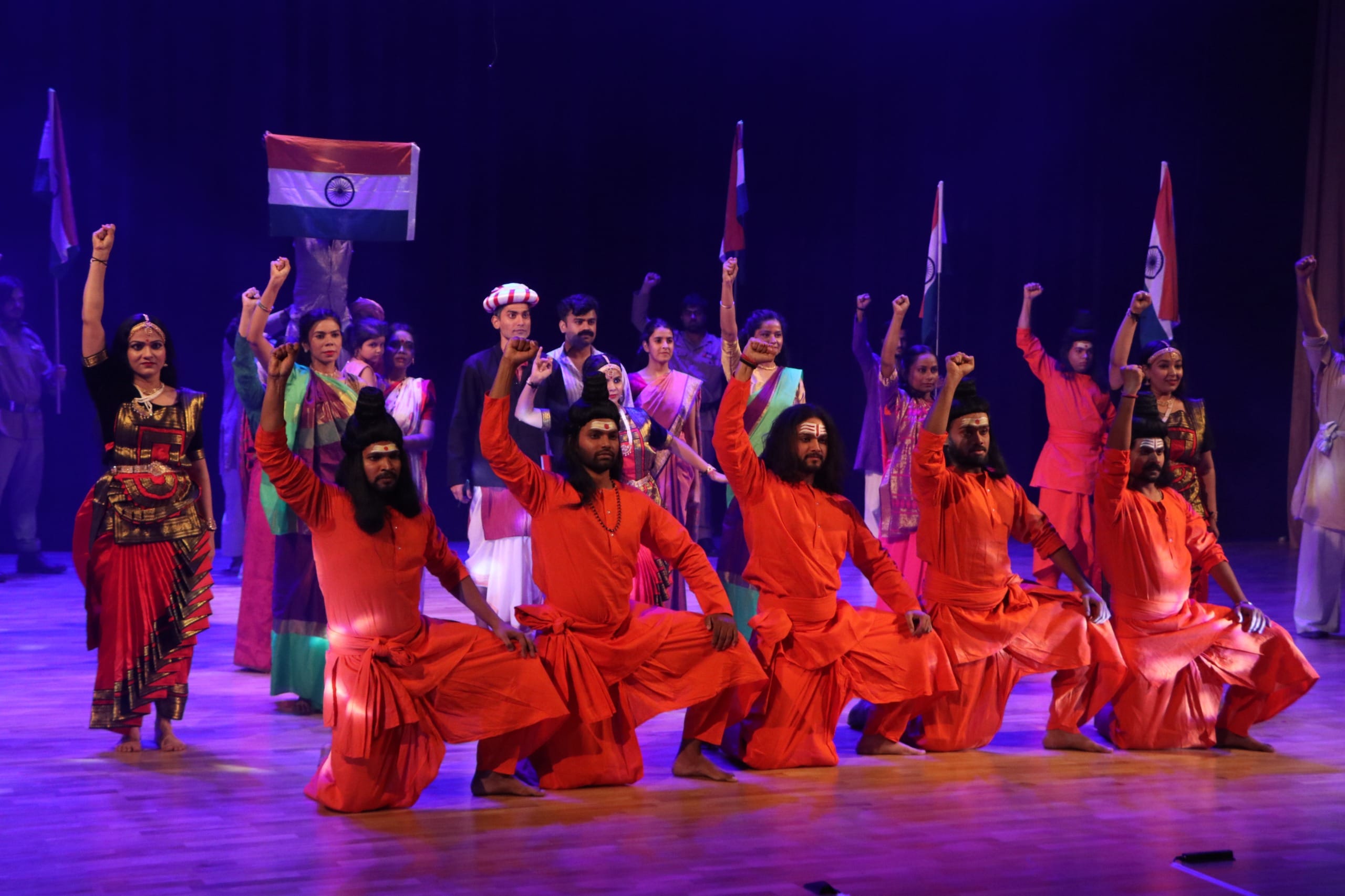 आनंद मठ के मंचन ने भरा जोश आनंद मठ के मंचन ने भरा जोश