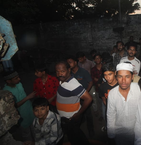 चौक में कारखाने में लगी आग।