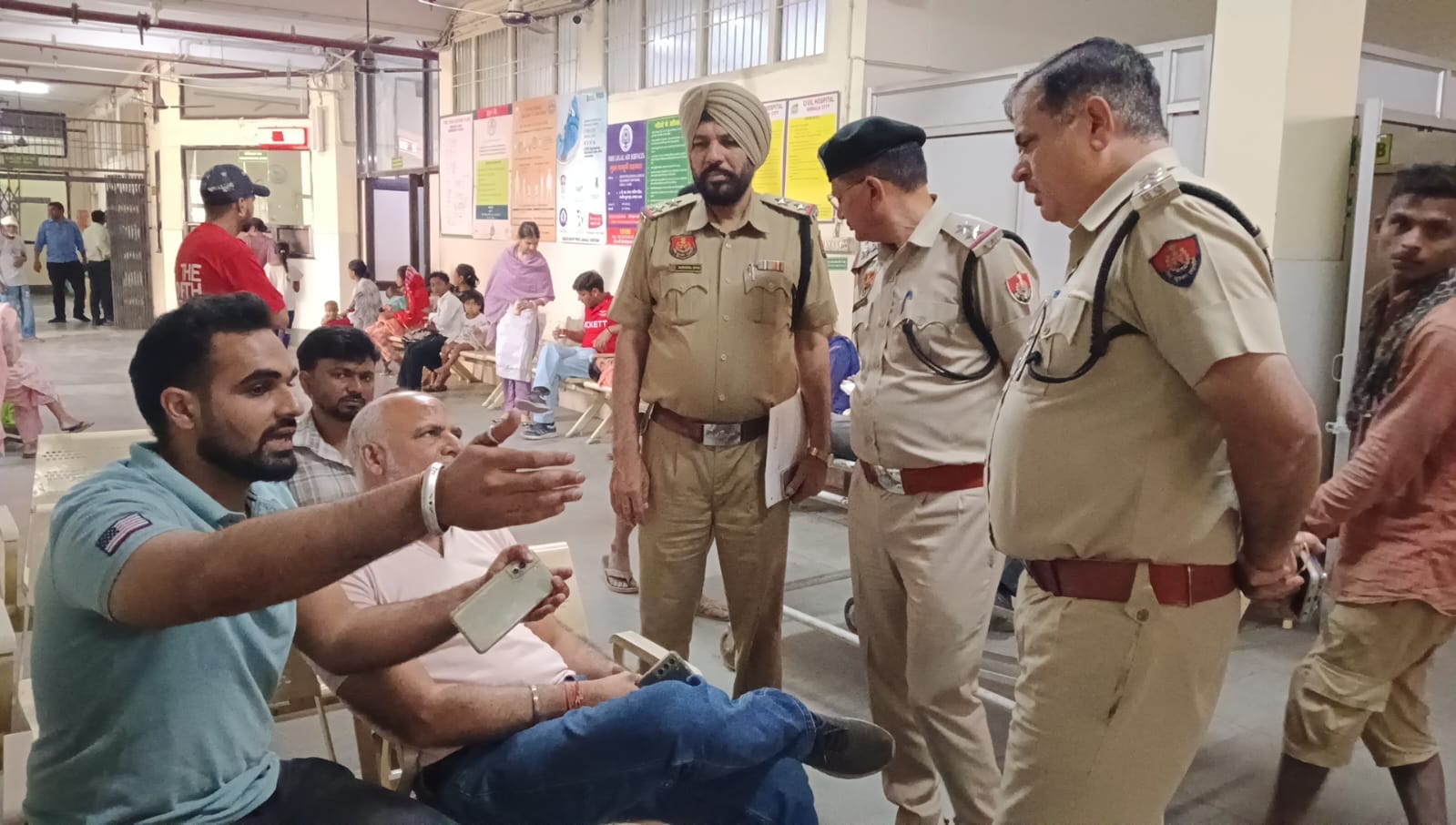 जलबेड़ा रोड पर तेजधार हथियार से हुए हमले में घायल दुकानदार संजीव: सोशल मीडिया जलबेड़ा रोड पर तेजधार हथियार से हुए हमले में घायल दुकानदार संजीव: सोशल मीडिया