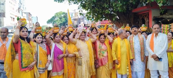 कलश यात्रा के साथ श्रीमद्भागवत कथा शुरू