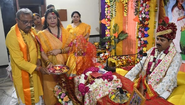 कलश यात्रा के साथ श्रीमद्भागवत कथा शुरू